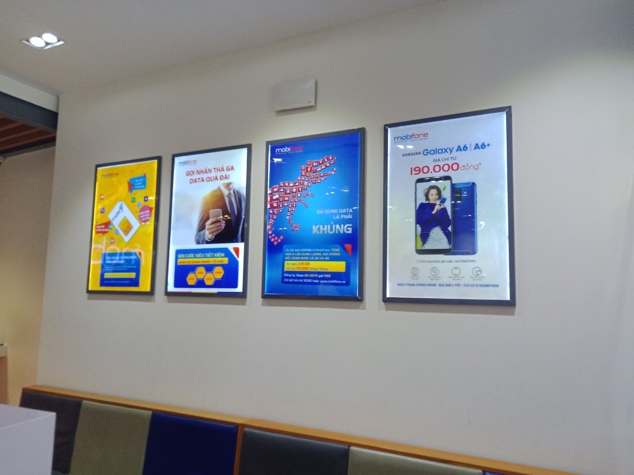 HỘP ĐÈN SIÊU MỎNG. 